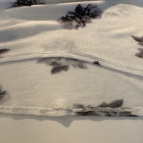 H&m sheer white blouse with black floral design above the elbow sleeves - Picture 8 of 11